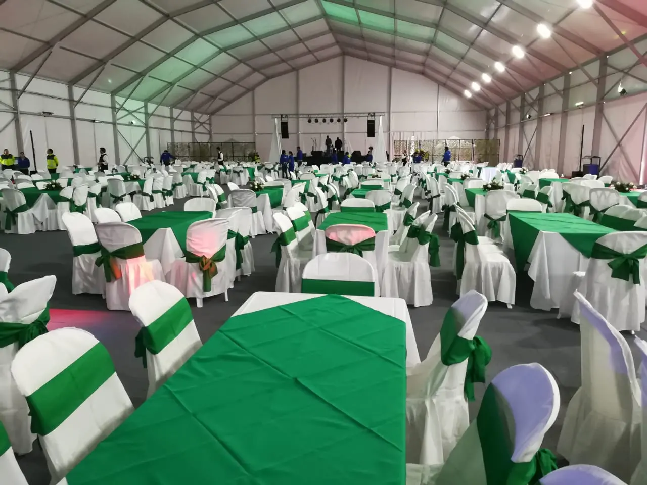 Alquiler de mobiliario moderno para eventos corporativos en Bogotá