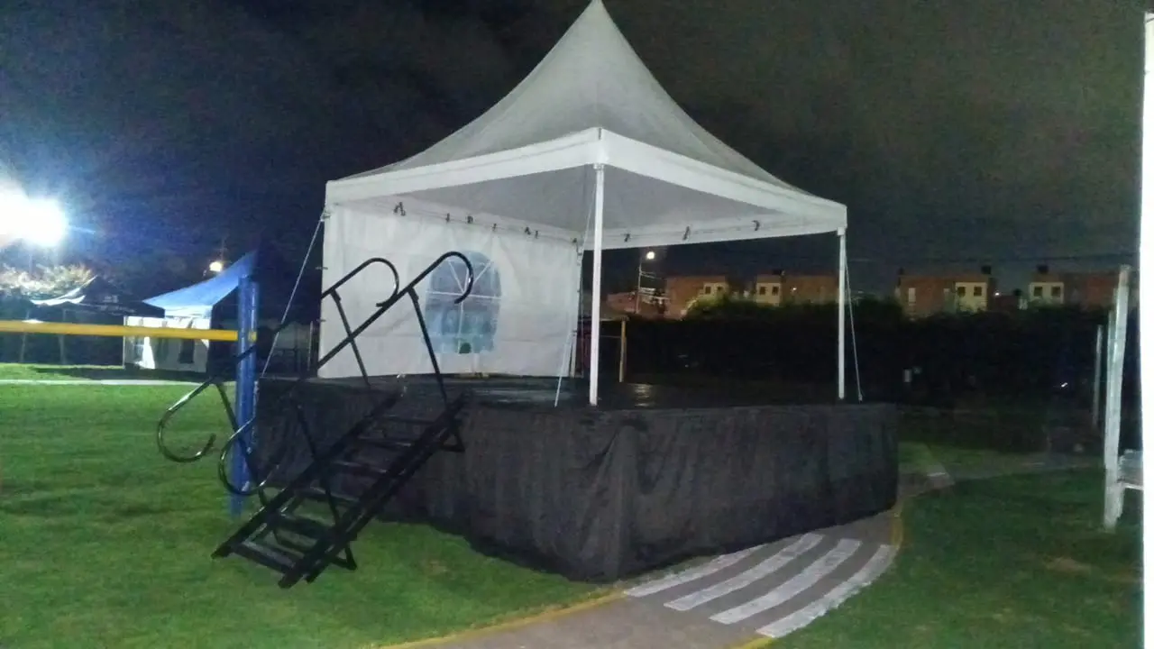 Tarimas modulares para conciertos y eventos sociales