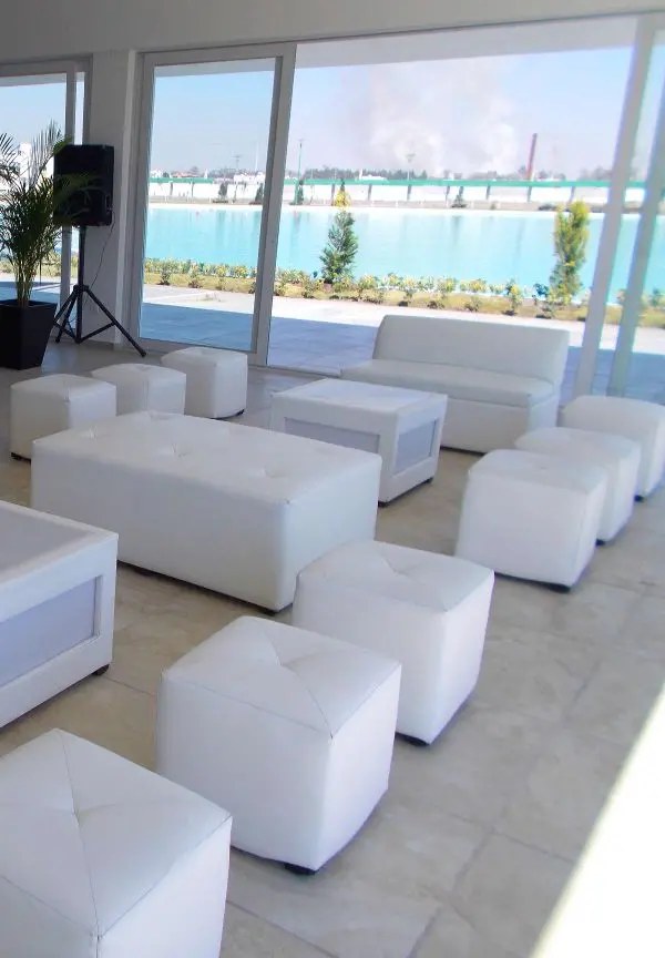 Renta de mobiliario funcional para eventos empresariales en municipios cercanos