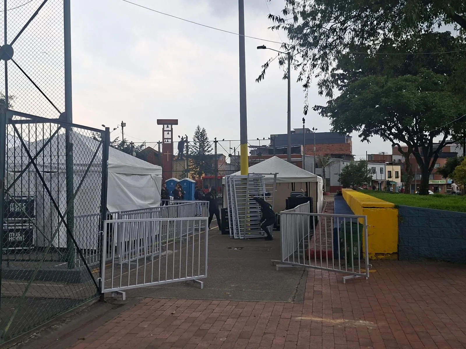 Alquiler-vallas-de-contencion-para-eventos